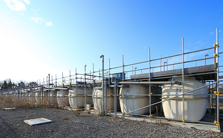 Onsite wastewater treatment system resilient to earthquakes